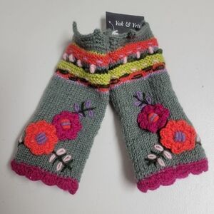 Yak N Yety NWT Handmade Knit Fingerless Gloves Floral Crochet Details 100% Wool.